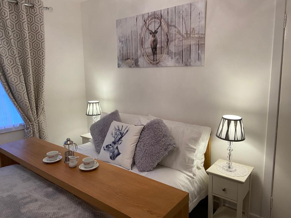 סטירלינג Historic Old Town 2 Bed Ground Floor Apartment מראה חיצוני תמונה