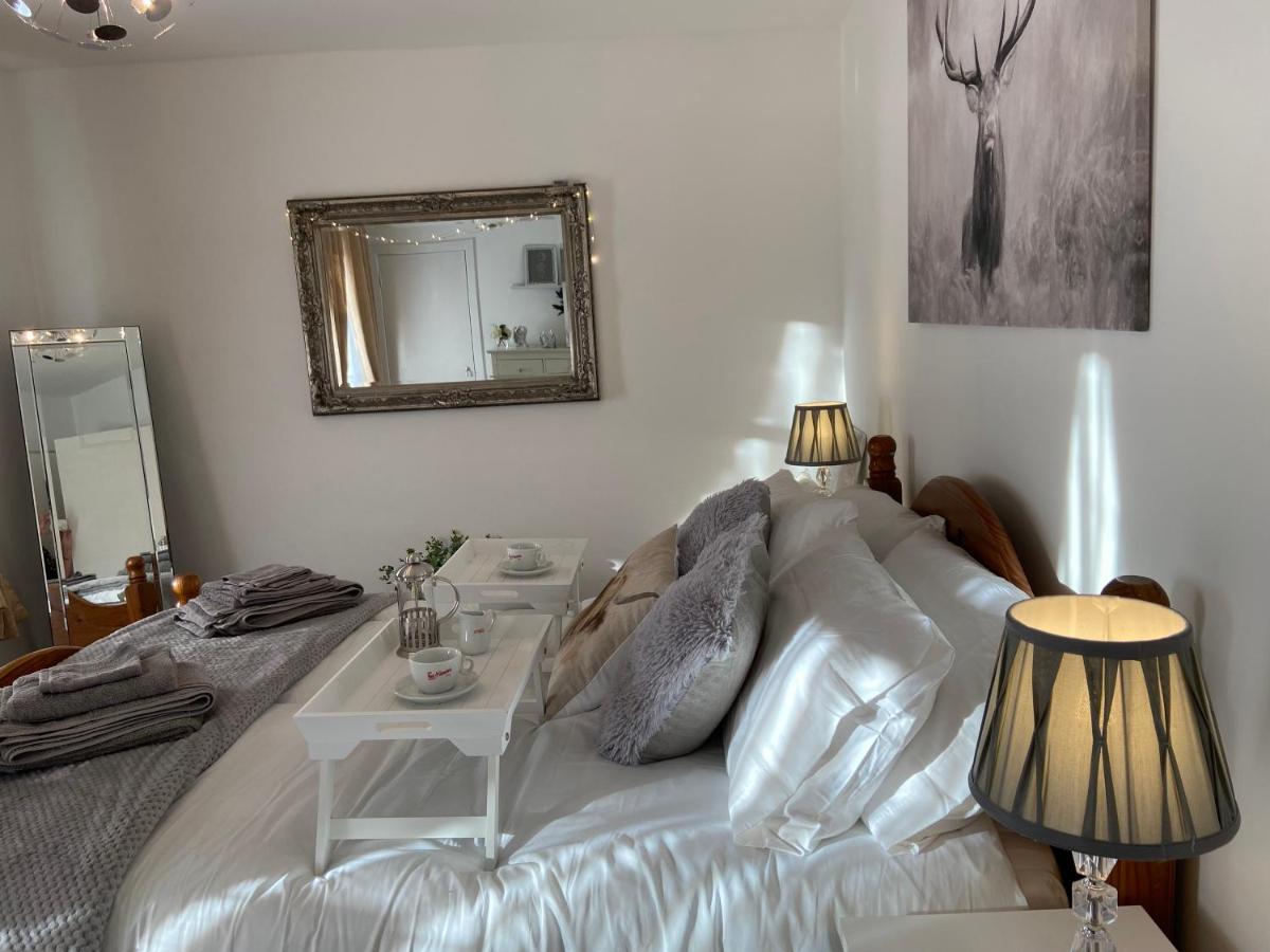 סטירלינג Historic Old Town 2 Bed Ground Floor Apartment מראה חיצוני תמונה